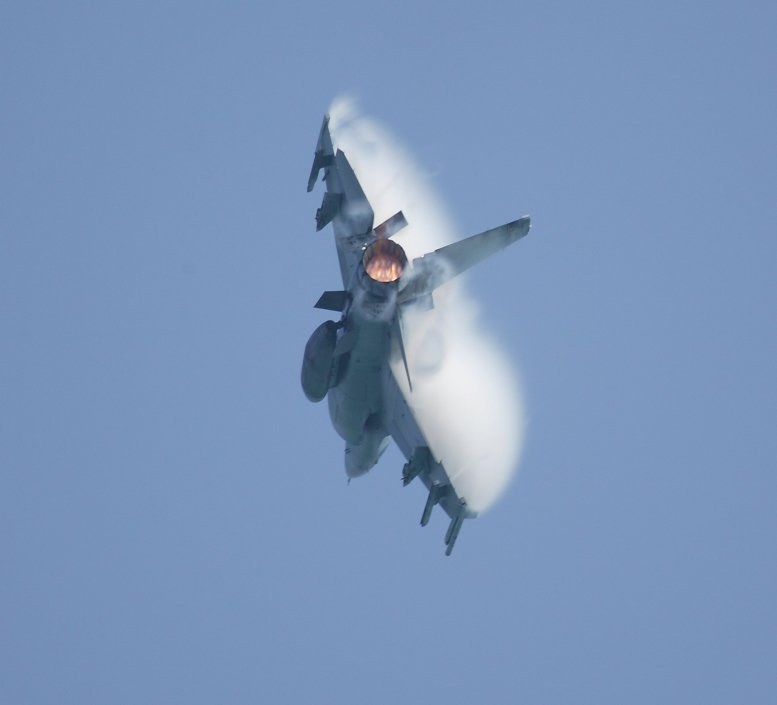 F16 Fighting Falcon tight turn with afterburner and water vapor