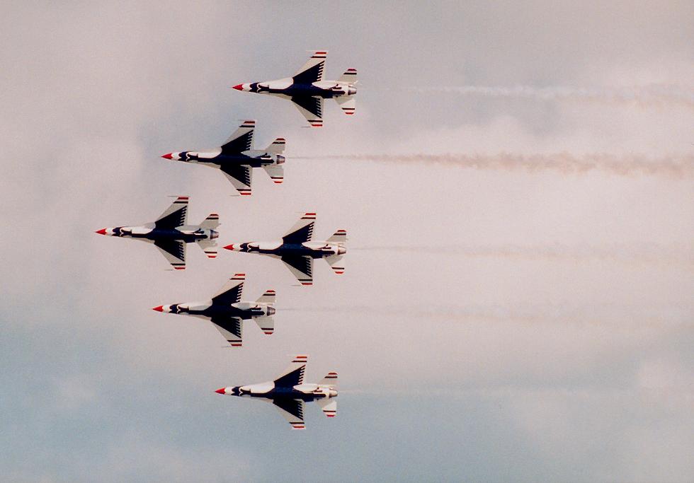 photo #403: Six Thunderbirds banking sharply away