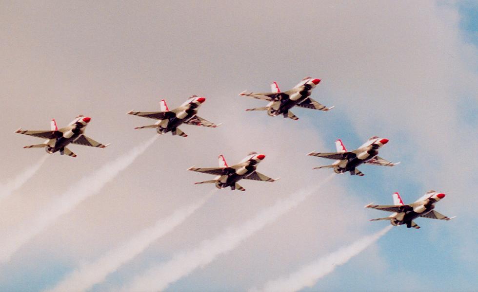 photo #402: six Thunderbirds with smoke on from 2 o'clock