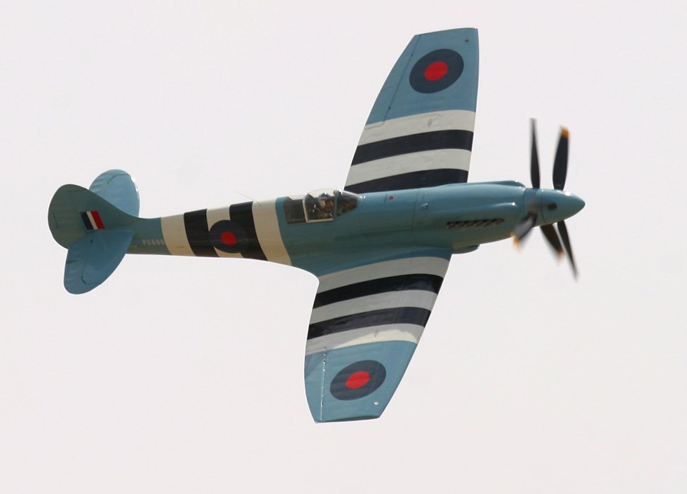 Mk XIX Spitfire with contra-rotating propellers (click here to open a new window with this photo in computer wallpaper format)