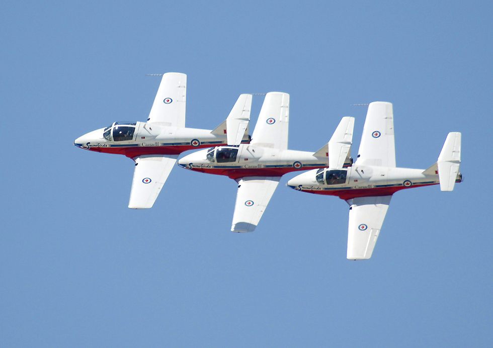 Snowbirds photographed at 1/750th of a second and f6.7 using a Canon 1Ds digital camera and Canon 100-400mm image stabilized lens