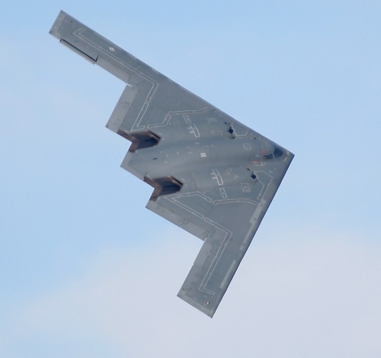 B-2 Spirit 'stealth bomber'   (click here to open a new window with this photo in computer wallpaper format)