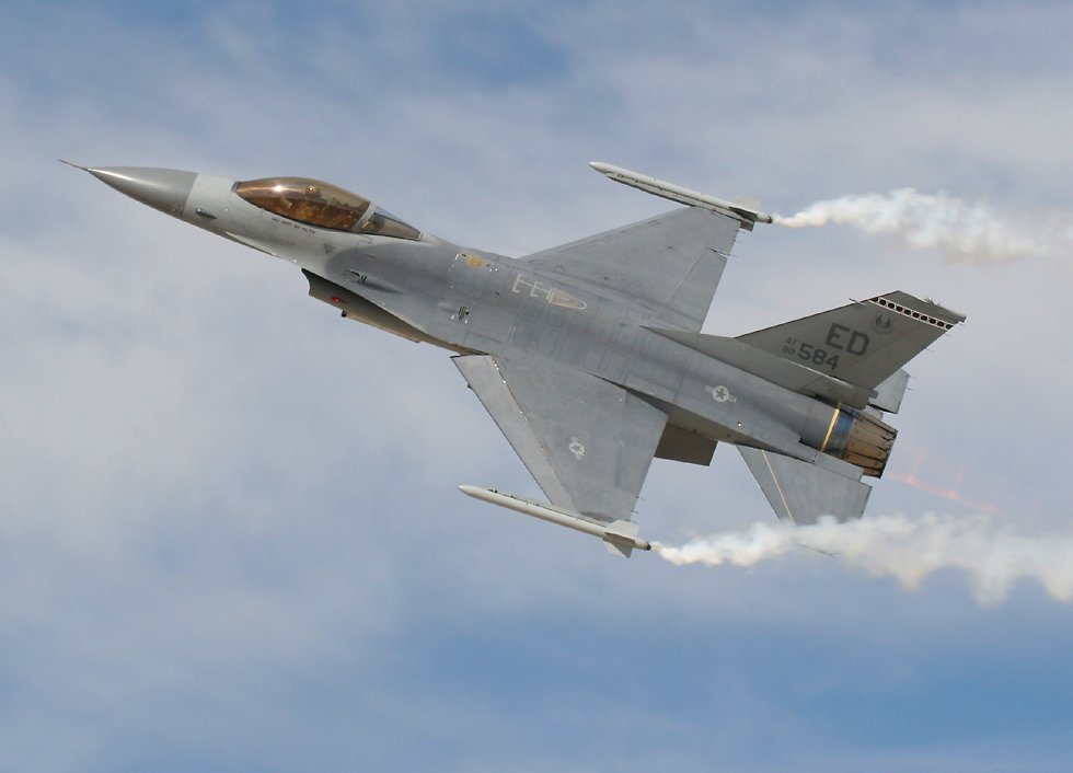 f 16 jet