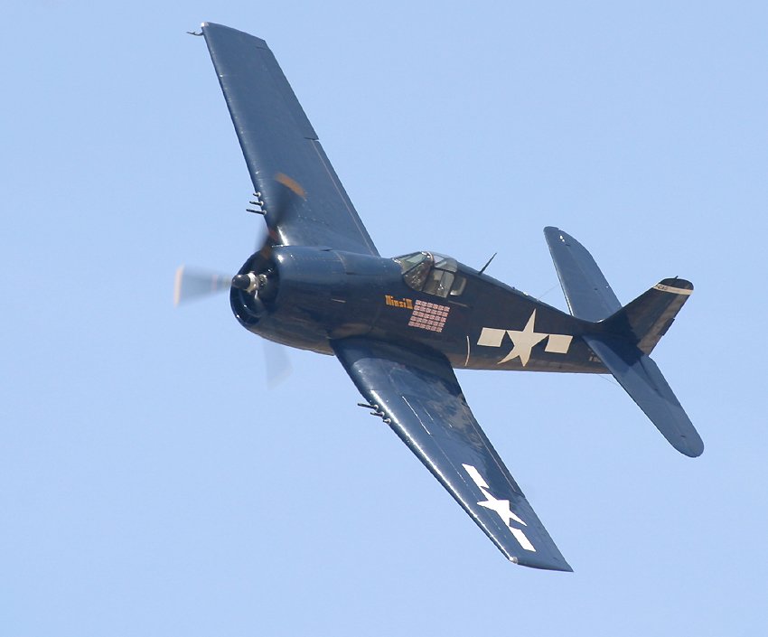 F6F Hellcat   (click here to open a new window with this photo in computer wallpaper format)