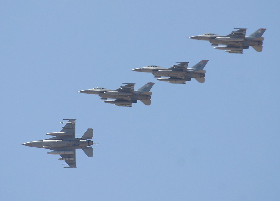 f 16 fighting falcon indonesia. four F-16 Fighting Falcons in