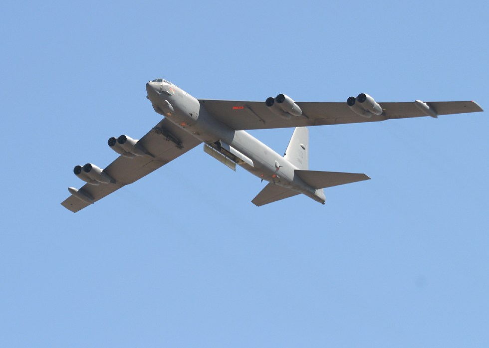 B-52 Stratofortress bomber (click here to open a new window with this plane in computer wallpaper format)