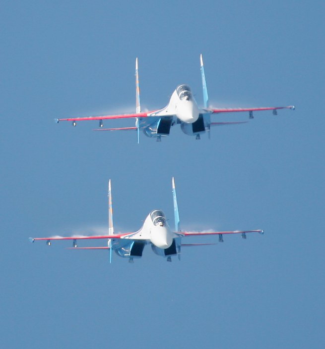 Russian Air Force 'Russian Knights' Su-27 jet display team   (click here to open a new window with this photo in computer wallpaper format)