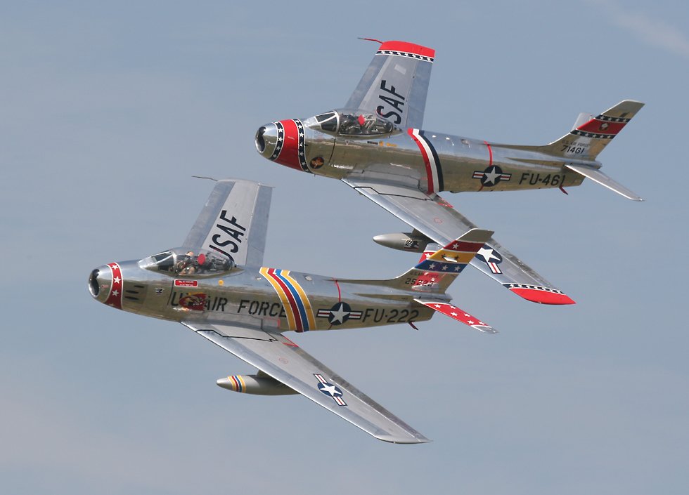 F-86 Sabres in formation   (click here to open a new window with this photo in computer wallpaper format)