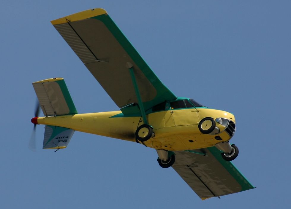 aerocar   (click here to open a new page with this photo in computer wallpaper format)