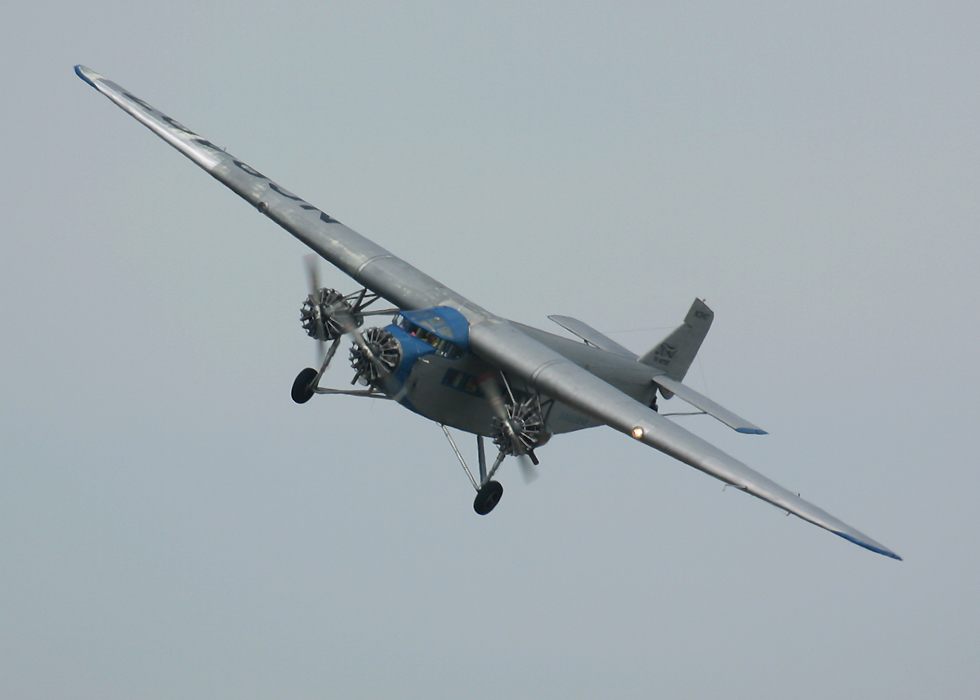 Ford Trimotor   (click here to open a new page with this photo in computer wallpaper format)