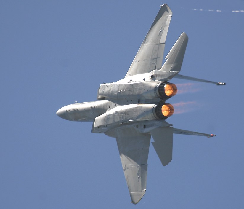 F-15 Eagle minimum radius turn with afterburners in action