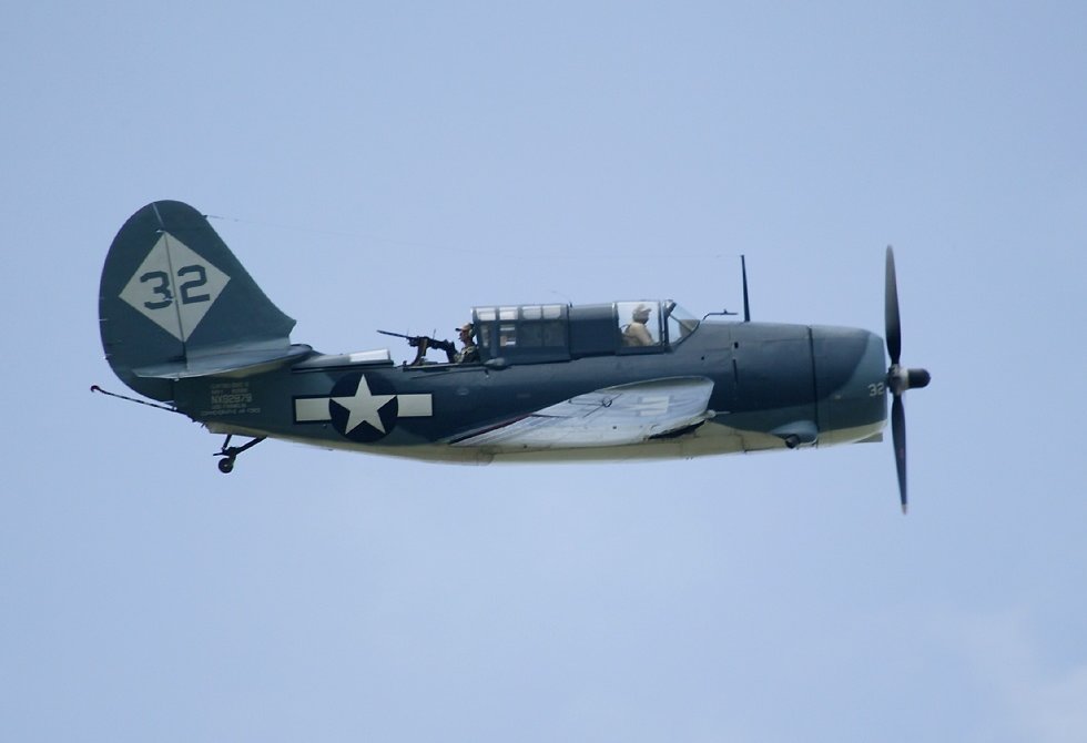 Curtiss SB2C Helldiver   (click here to open a new window with this photo in computer wallpaper format)