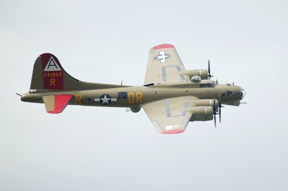 B-17G Flying Fortress 'Nine O Nine'