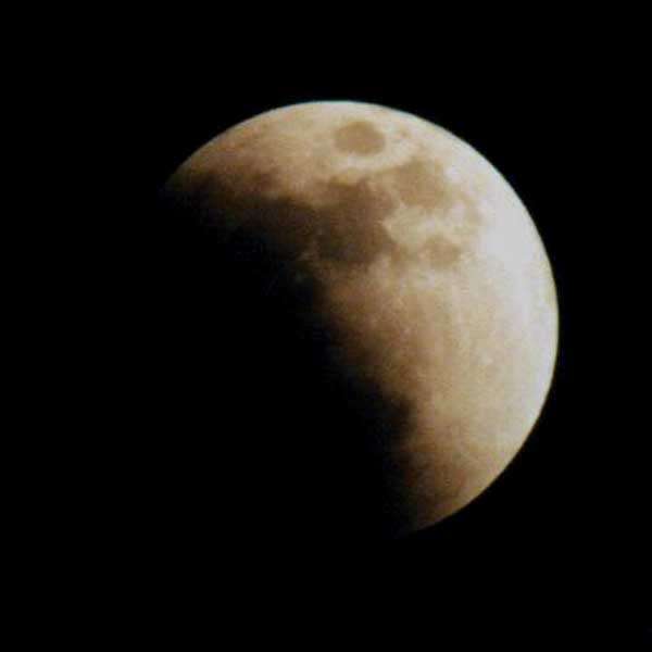 lunar eclipse 2000, image 3