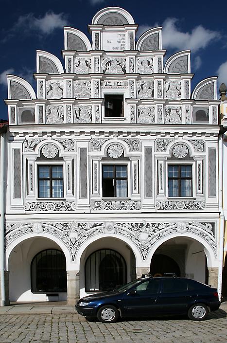 Telc sgraffito house   (click here to open a new window with this photo in computer wallpaper format)