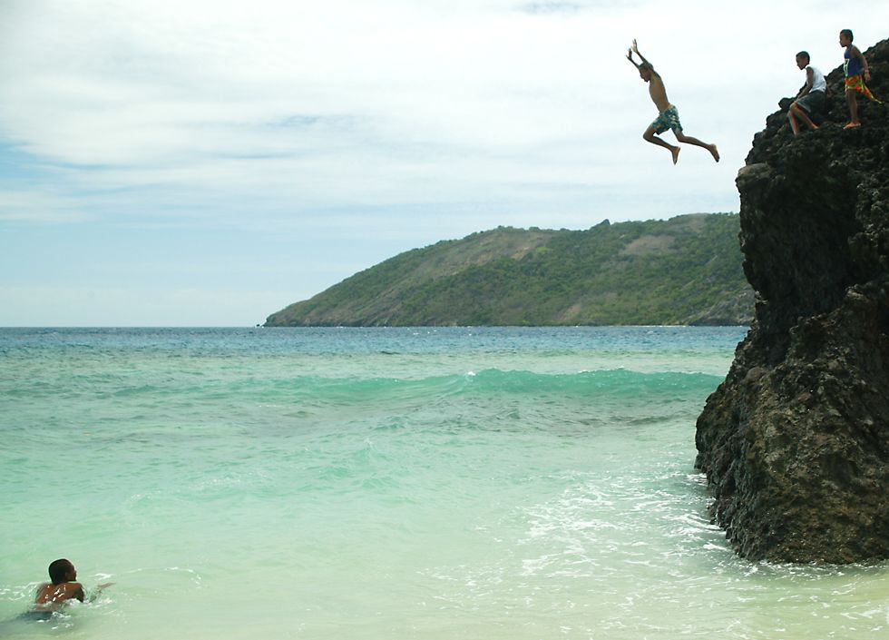 click here to open a new window with this photo in computer wallpaper format