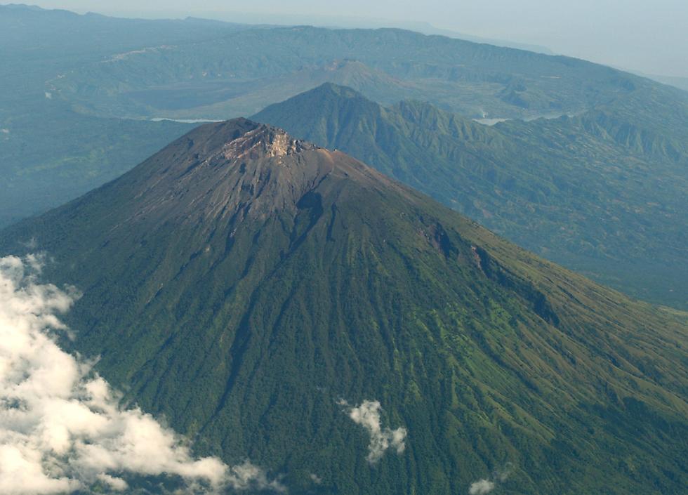 GunungAgungAndBatur.jpg