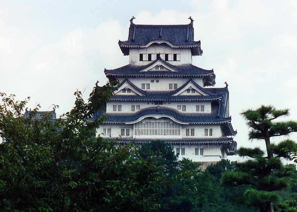 Himeji castle from outside the inner moat