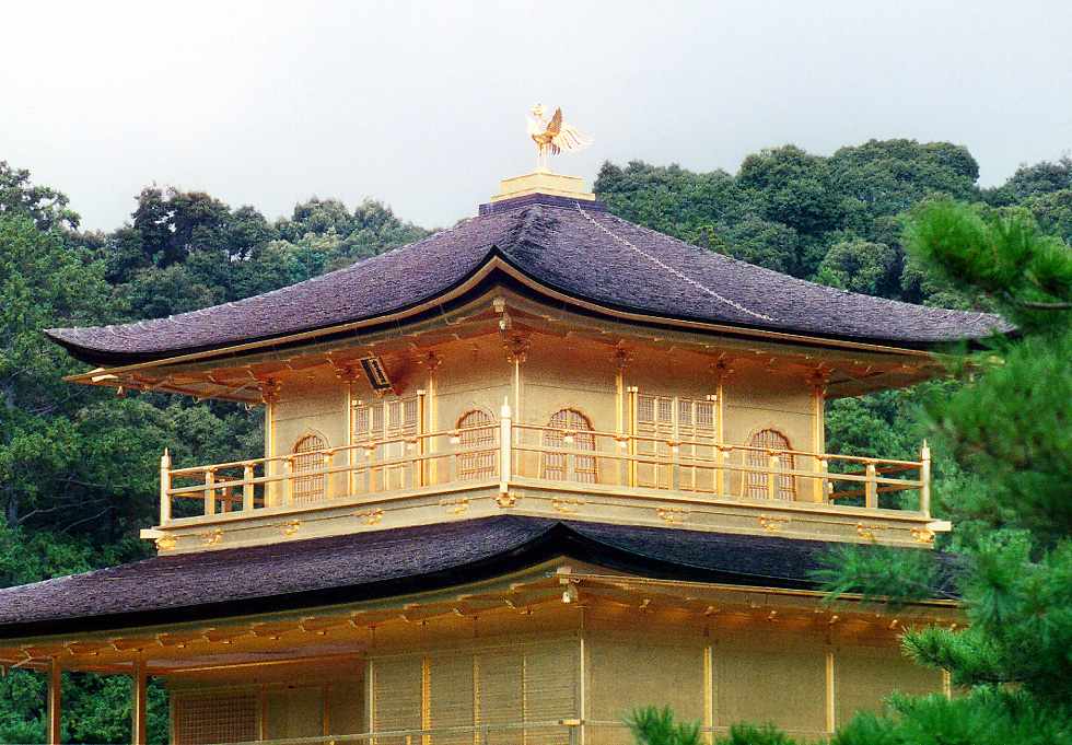closeup of the upper storey of Kinkaku-ji