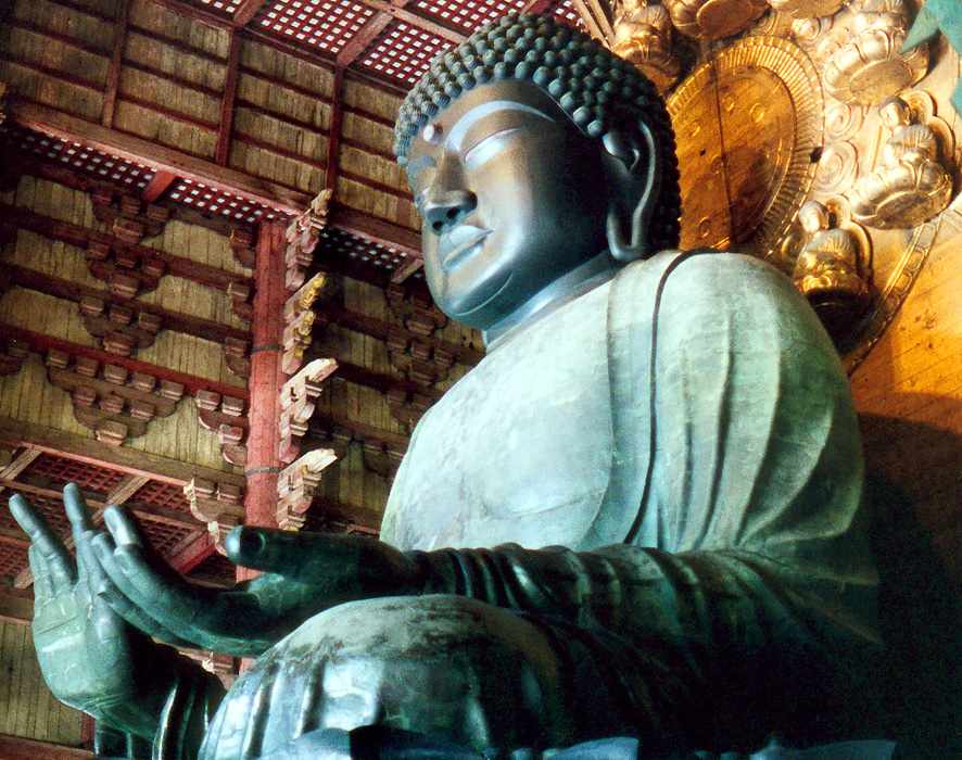 large photo of the complete Buddha and interior of the Daibutsu-den