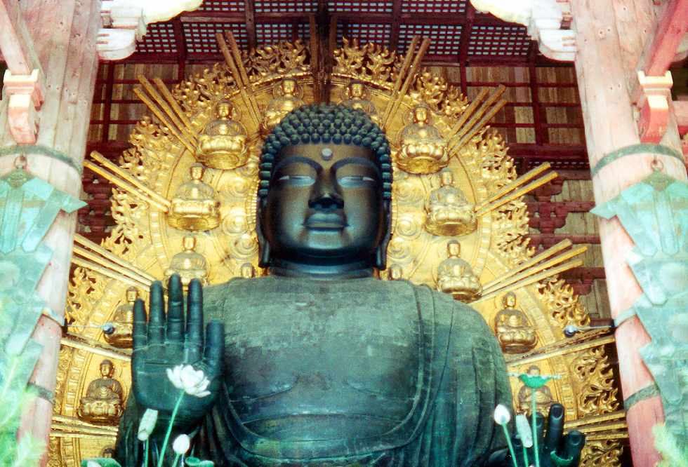 the Great Buddha's upper torso and beams of the Hall