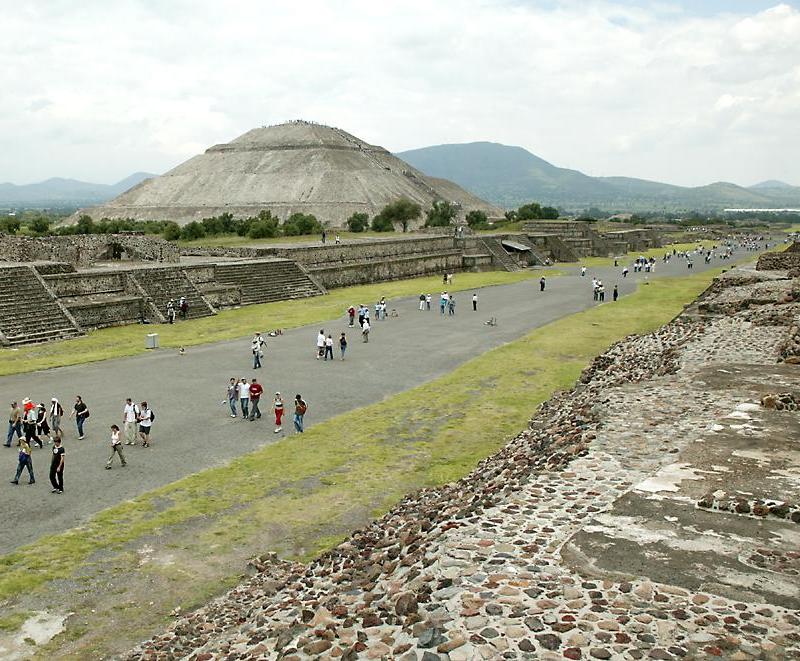 pyramid of the sun from the Avenue of the Dead