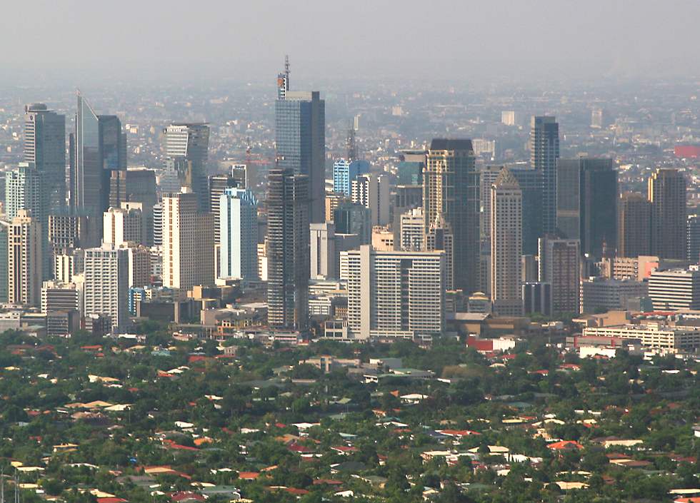 downtown Manila   (click here to open a new window with this photo in computer wallpaper format)