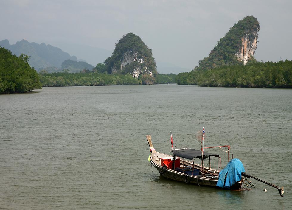 click here to open a new window with this photo in computer wallpaper format