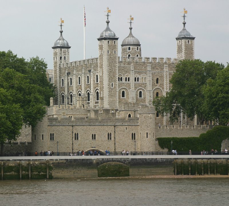 Tower of London   (click here to open a new window with this photo in computer wallpaper format)