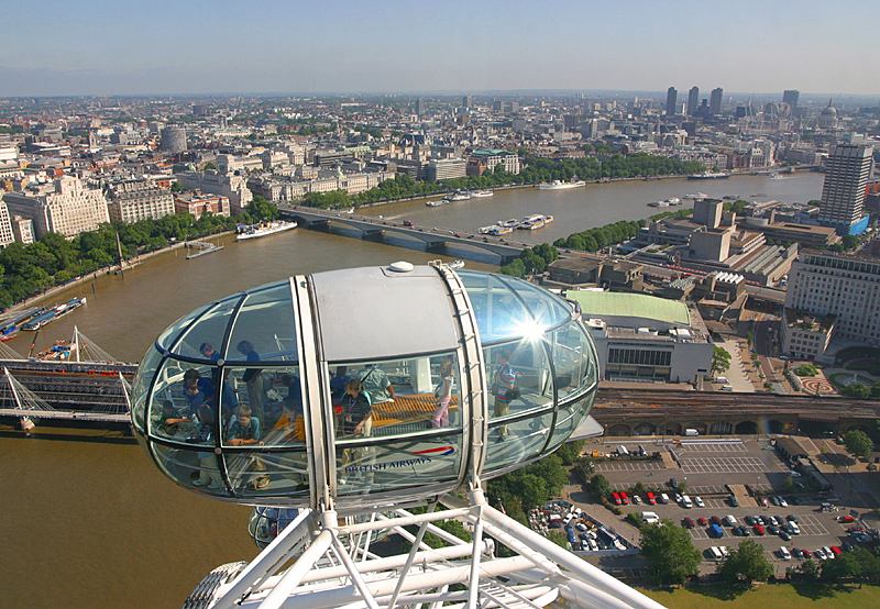 view from the London Eye   (click here to open a new window with this photo in computer wallpaper format)