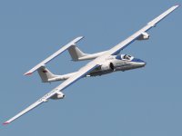 photographed at MAKS 2005 using a Canon 20D camera and Canon 100-400mm image stabilized lens set to 400mm  (1/750th second, f9.5, ISO 200)