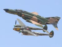 photographed at the 2005 Holloman AFB airshow using a Canon 10D camera and Canon 100-400mm image stabilized lens set to 260mm   (1/500th second, f6.7, ISO 200)