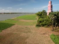 photographed in January of 2009 using a Canon 5D camera and Canon 28-135mm image stabilized lens set to 28mm  (1/90th second, f9.5, ISO 200)