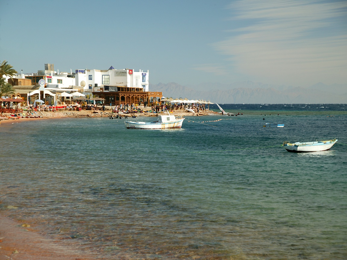photo of Dahab with the mountains of Saudi Arabia in the background, taken in January of 2004 using a Canon 1Ds digital camera and Canon 28-105mm lens set to 73mm  (1/125th second, f6.7, ISO 100)