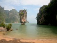 photographed in December of 2007 using a Canon 5D camera and Canon 28-135mm image stabilized lens set to 28mm  (1/125th second, f8, ISO 200)