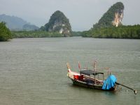 photographed in December of 2007 using a Canon 5D camera and Canon 28-135mm image stabilized lens set to 100mm  (1/180th second, f9.5, ISO 200)