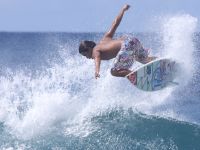 photographed at the Banzai Pipeline using a Canon 50D camera and Canon 100-400mm image stabilized lens set to 400mm (1/1000th second, f9.5, ISO 400)
