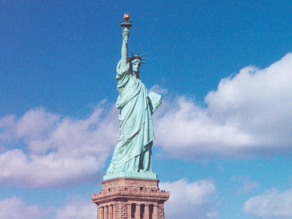 http://www.richard-seaman.com/Wallpaper/USA/Cities/NewYork/StatueOfLiberty.jpg