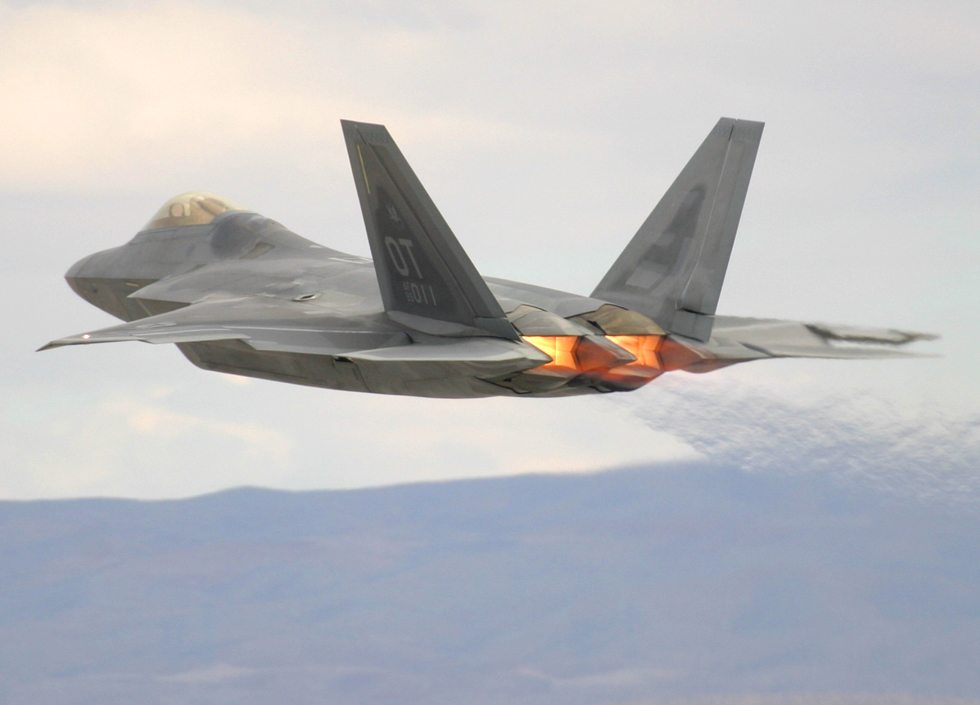 F-22 Raptor taking off with afterburner (click here to open a new window with this photo in computer wallpaper format)
