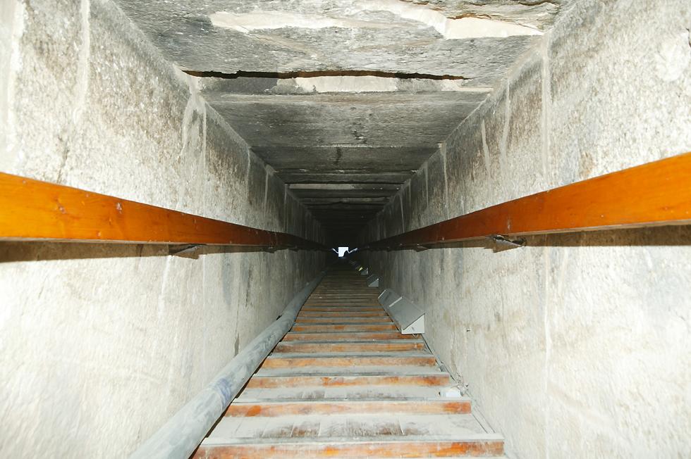 the ramp into the Red Pyramid
