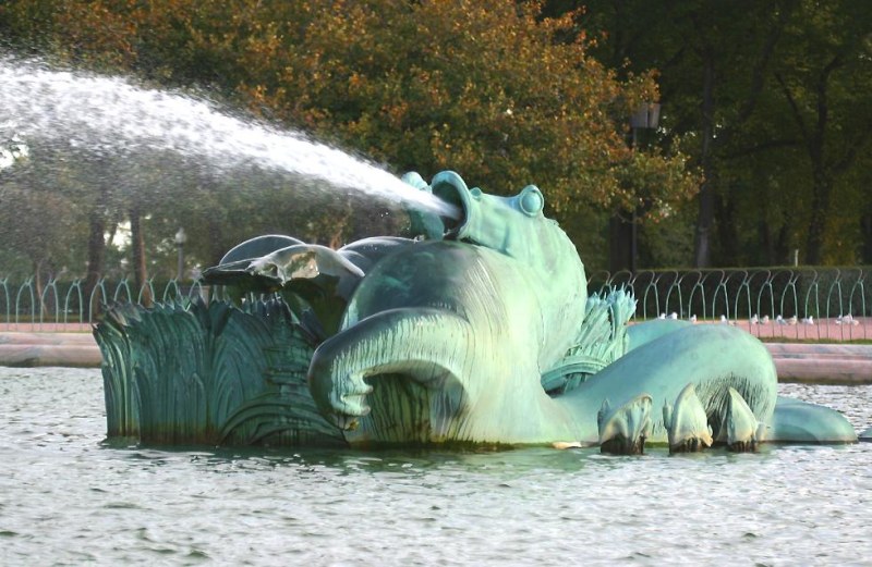 Buckingham fountain monster