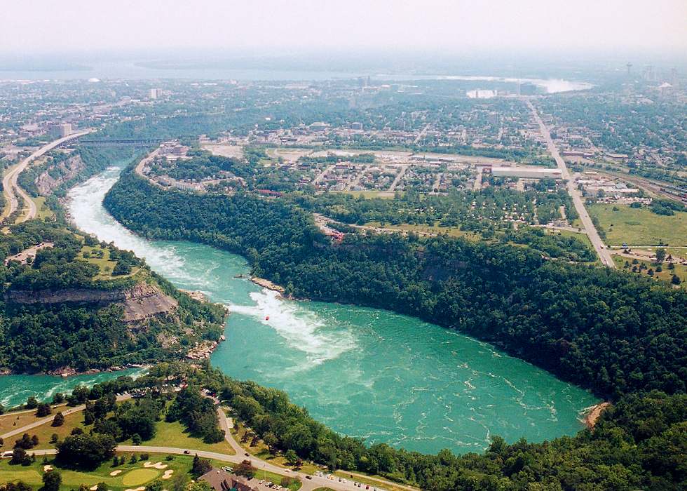 Какие два озера соединяет река ниагара. Озеро Ниагара. Ниагарский водоворот. Niagara Selalesi. Niagara Chisinau.